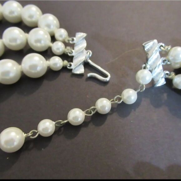 Coro Japan Vintage 1960's Three Strand Faux Pearl White Necklace NWT NOS Excelle - Picture 3 of 7